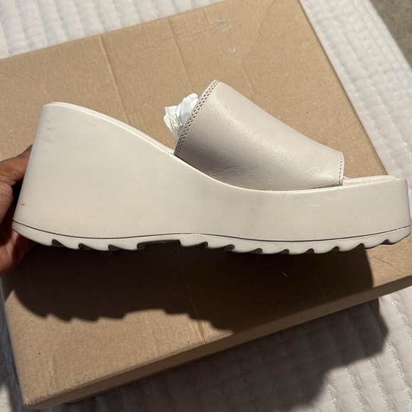 Steve Madden wedge sandal size 8.5 - Picture 2 of 5